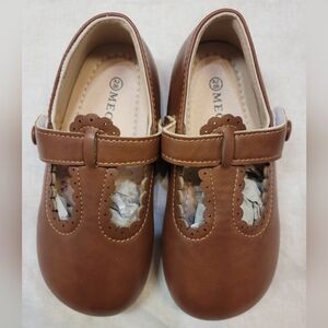 NEW Tan Scalloped T-strap Shoes Sz 28/11